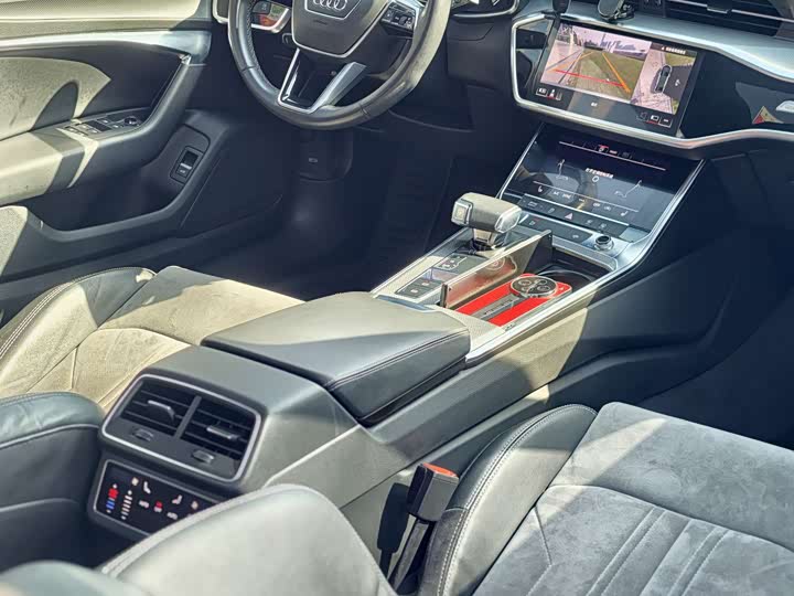 Фото 9 - Audi A6L