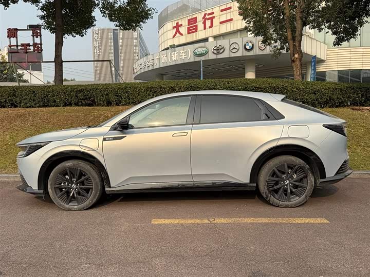 Фото 3 - Honda e:NP2