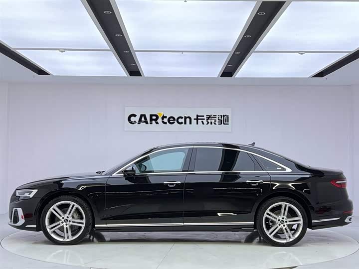 Фото 2 - Audi A8