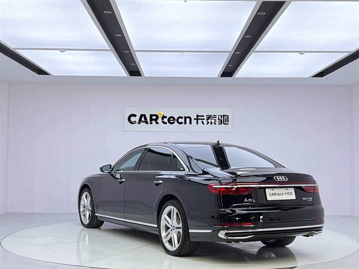 Фото 3 - Audi A8