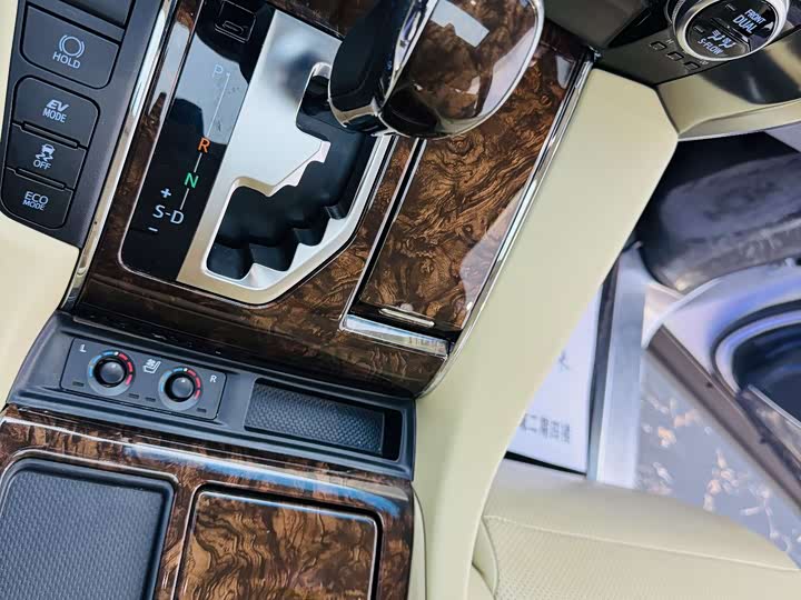 Фото 5 - Toyota Alphard