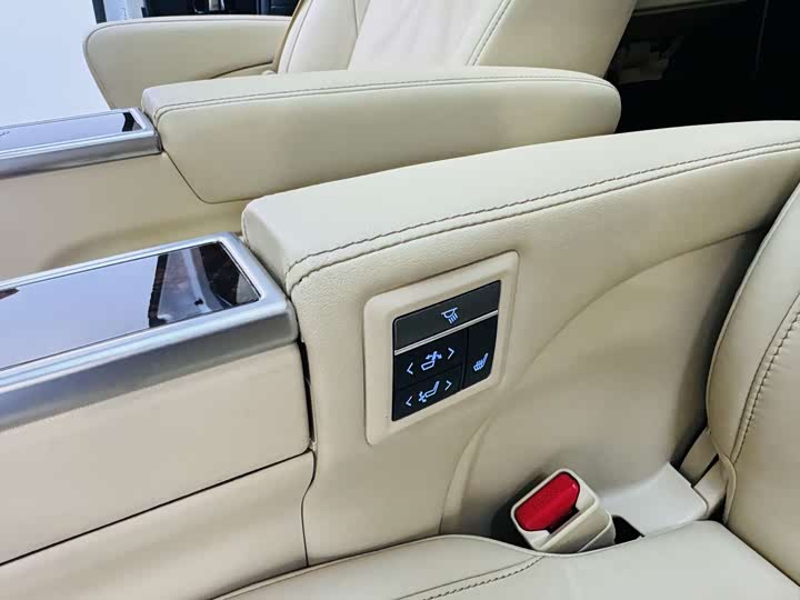 Фото 8 - Toyota Alphard