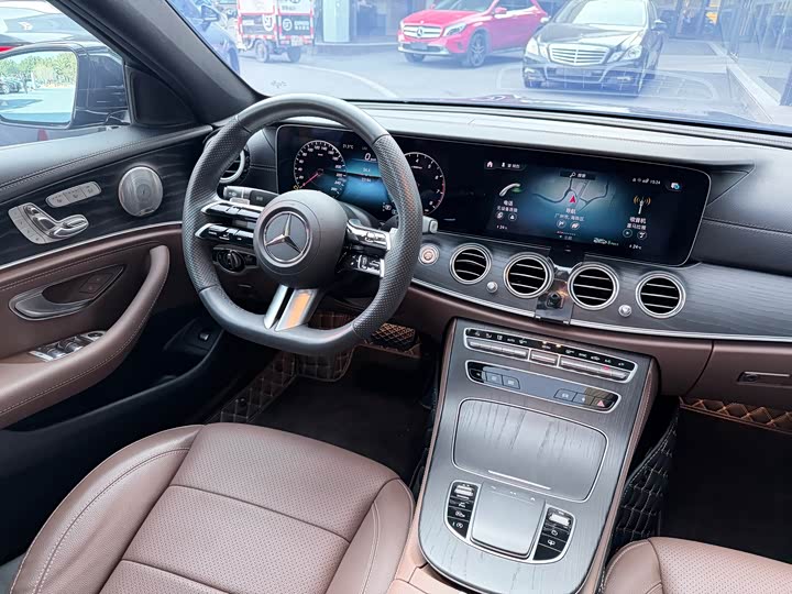 Фото 7 - Mercedes-Benz E-Class