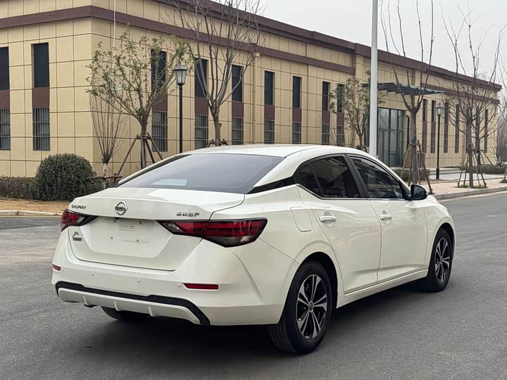 Фото 9 - Nissan Sylphy