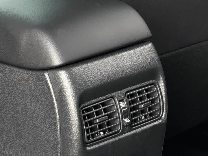 Фото 9 - Nissan Sylphy