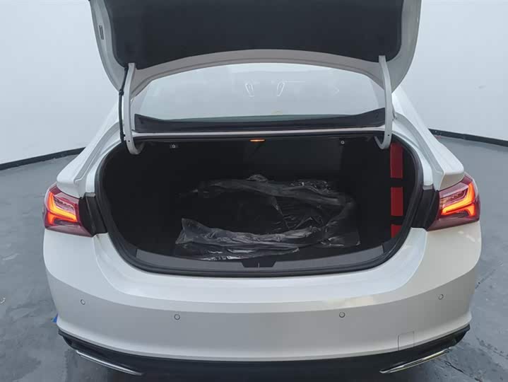 Фото 4 - Chevrolet Malibu XL