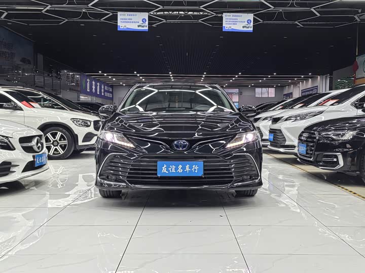 Фото 1 - Toyota Camry