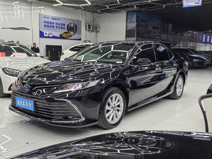 Фото 3 - Toyota Camry