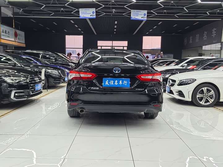 Фото 5 - Toyota Camry