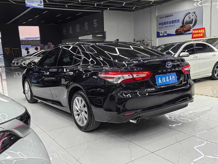 Фото 6 - Toyota Camry