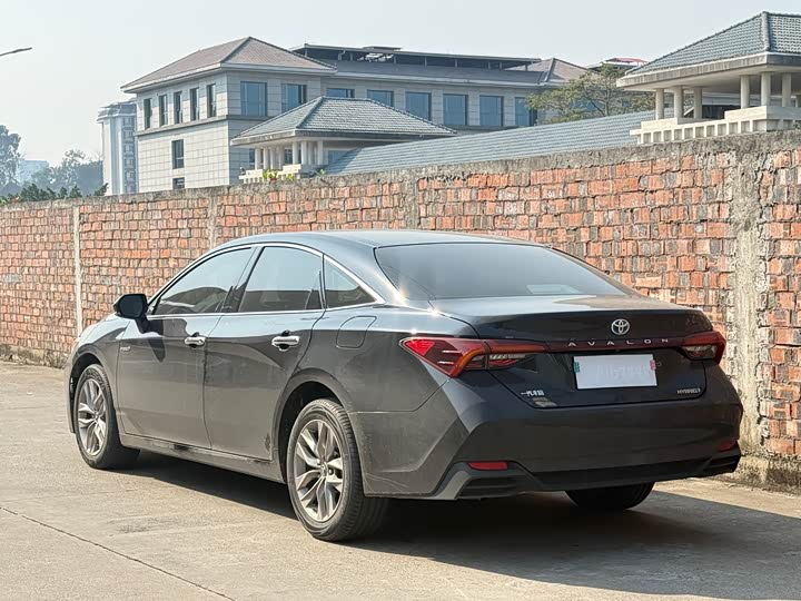 Фото 5 - Toyota Avalon