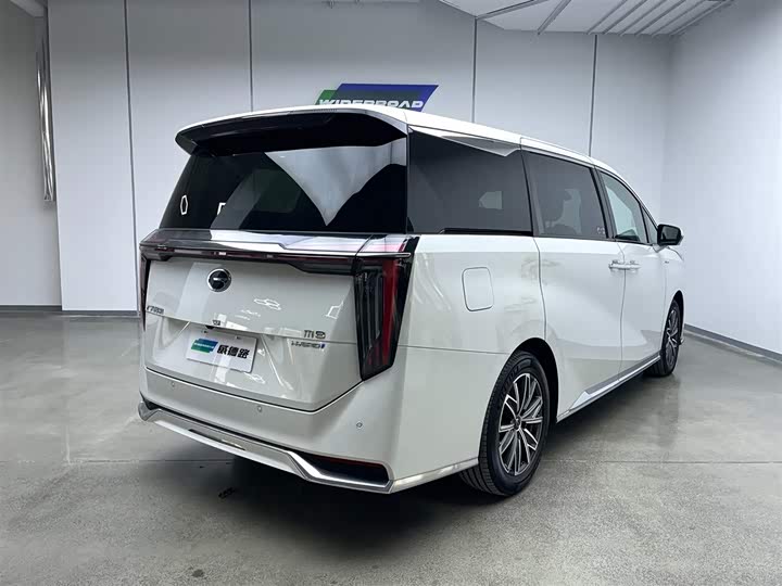 Фото 3 - GAC Trumpchi M8