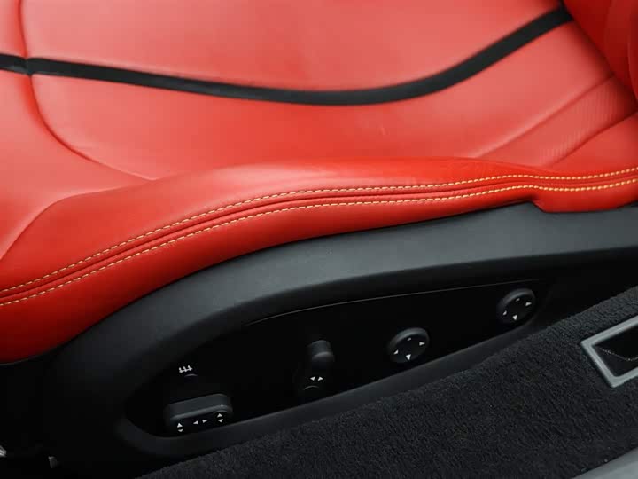 Фото 4 - Ferrari F8