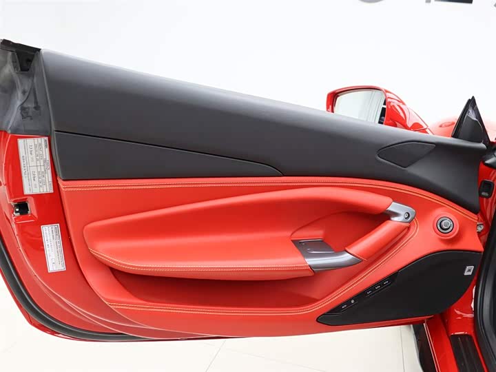 Фото 5 - Ferrari F8