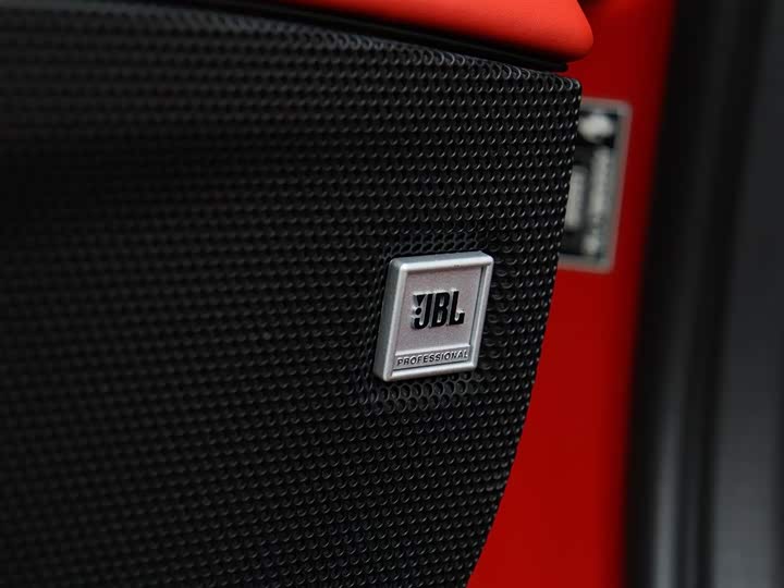 Фото 6 - Ferrari F8