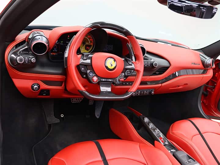 Фото 7 - Ferrari F8