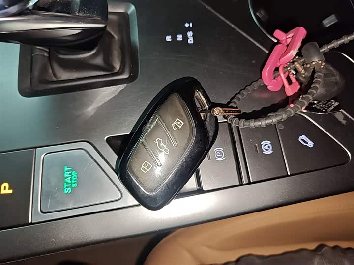 Фото 9 - Roewe RX5