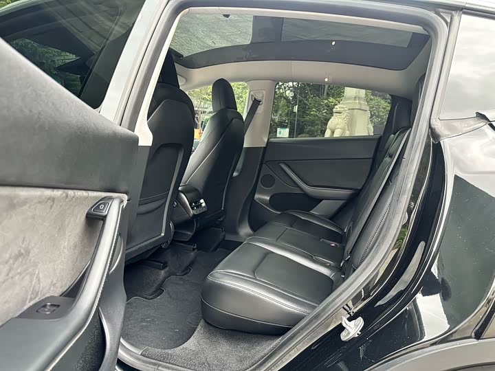 Фото 6 - Tesla Model Y