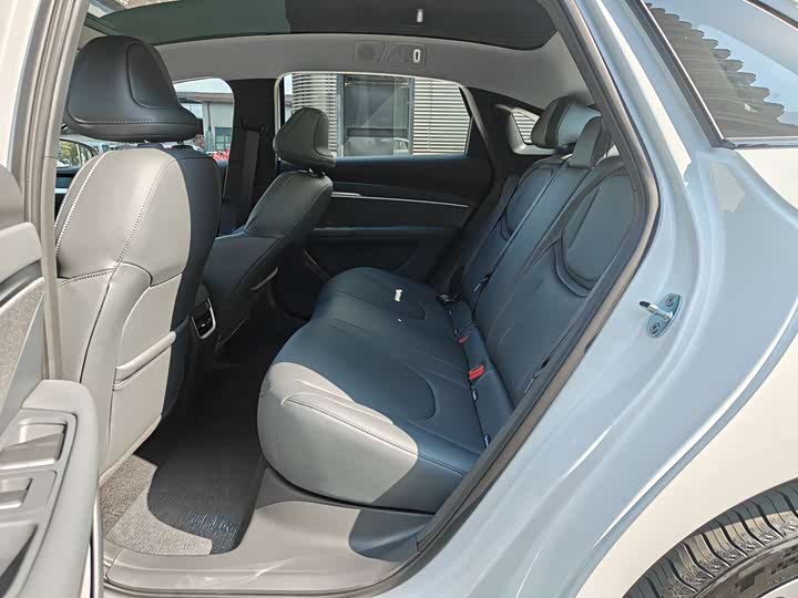 Фото 6 - XPeng Mona M03