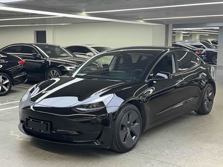 Фото 1 - Tesla Model 3