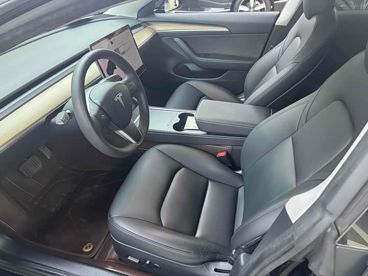 Фото 4 - Tesla Model 3