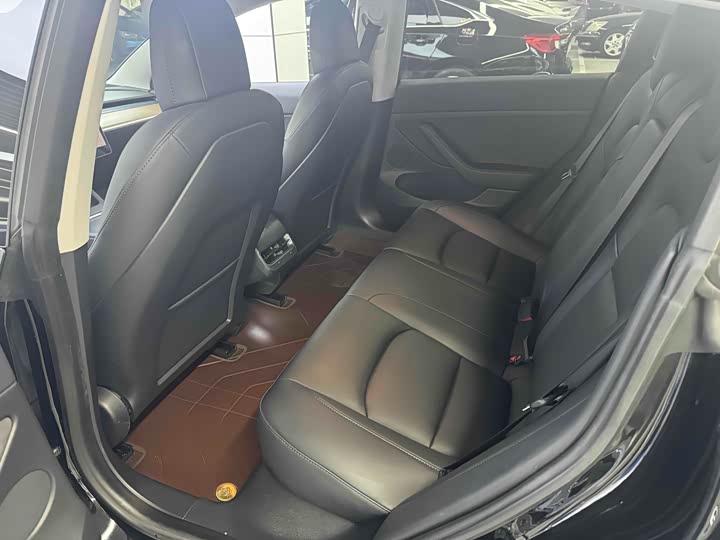 Фото 6 - Tesla Model 3