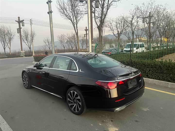 Фото 5 - Mercedes-Benz E-Class