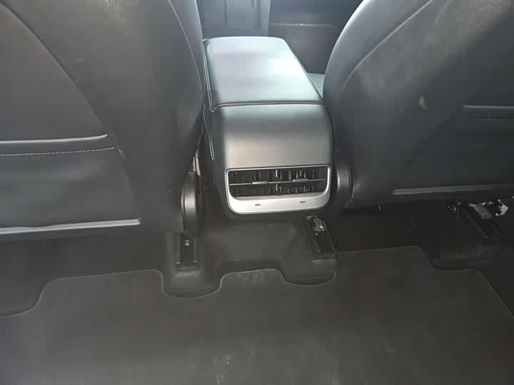 Фото 8 - Tesla Model Y