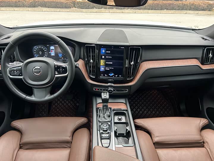 Фото 4 - Volvo XC60