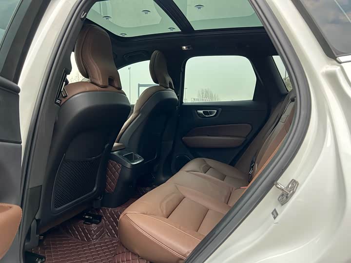 Фото 7 - Volvo XC60