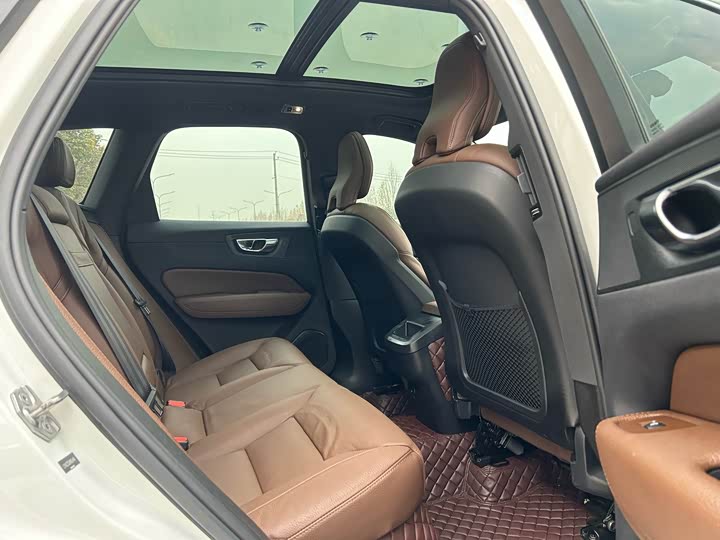 Фото 9 - Volvo XC60