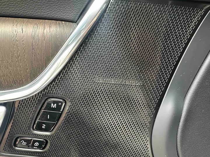 Фото 9 - Volvo S90