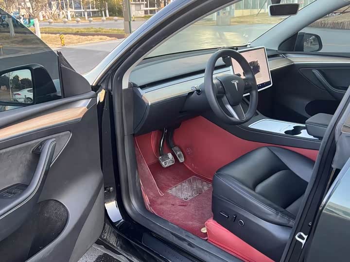 Фото 6 - Tesla Model Y