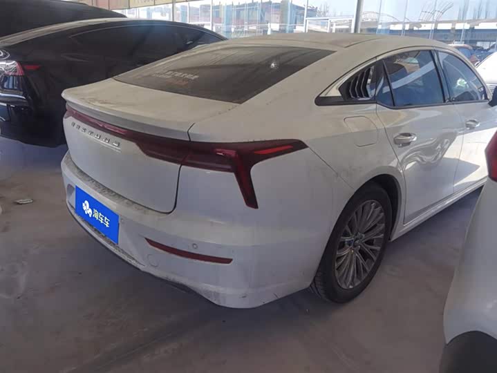 Фото 3 - Bestune B70