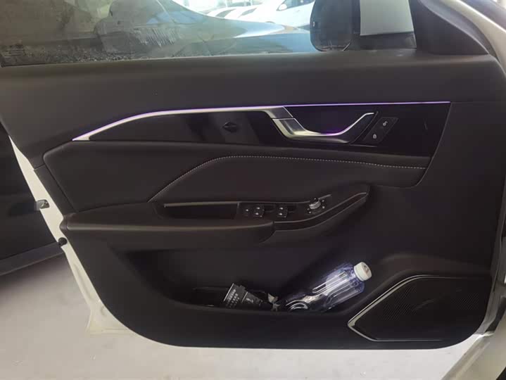 Фото 7 - Bestune B70