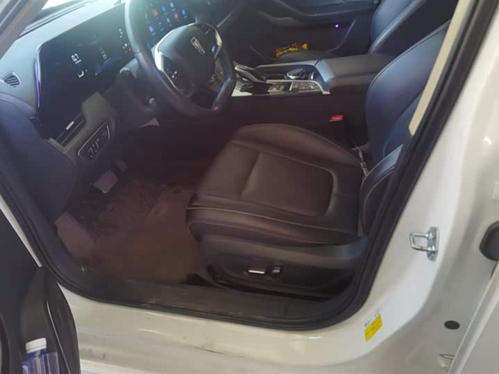 Фото 9 - Bestune B70