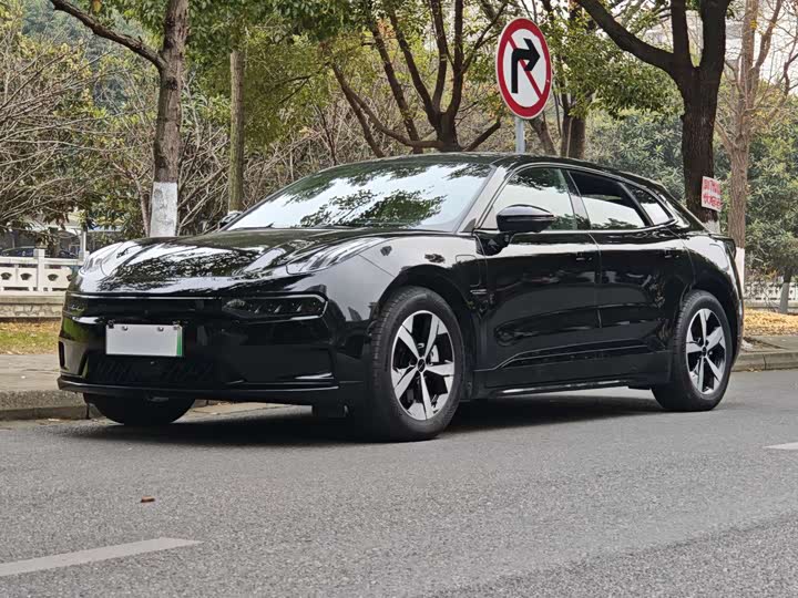 Фото 1 - Zeekr 001