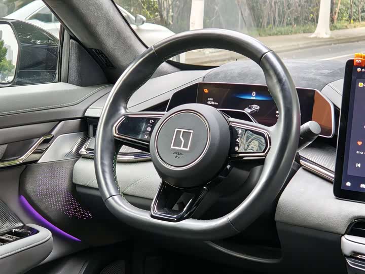 Фото 4 - Zeekr 001