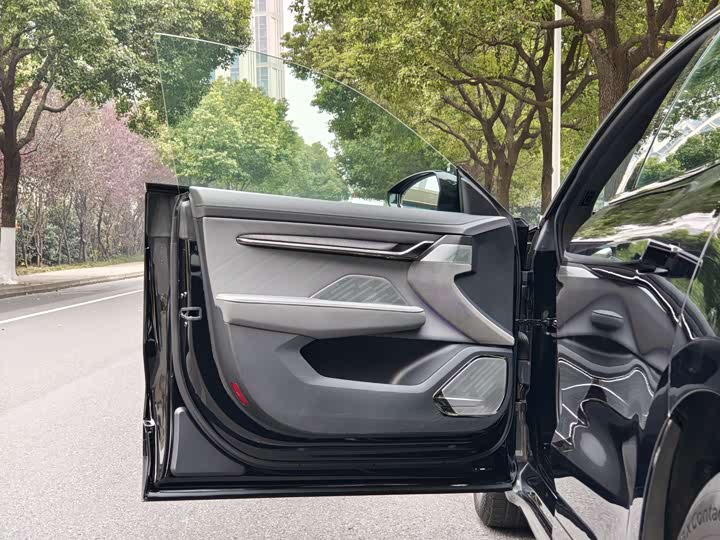 Фото 9 - Zeekr 001