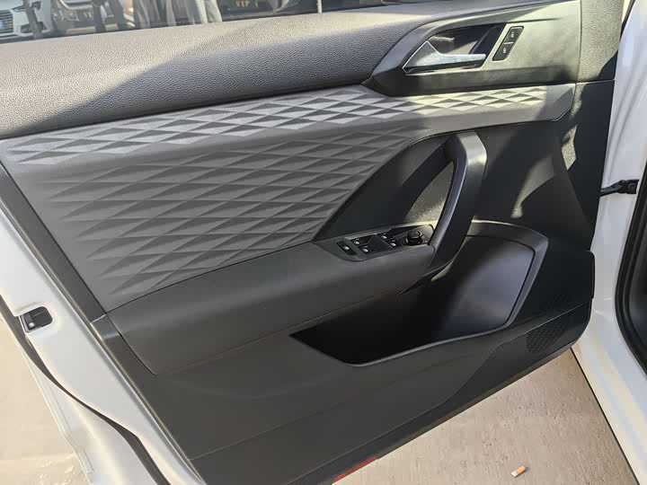 Фото 5 - Volkswagen Tharu