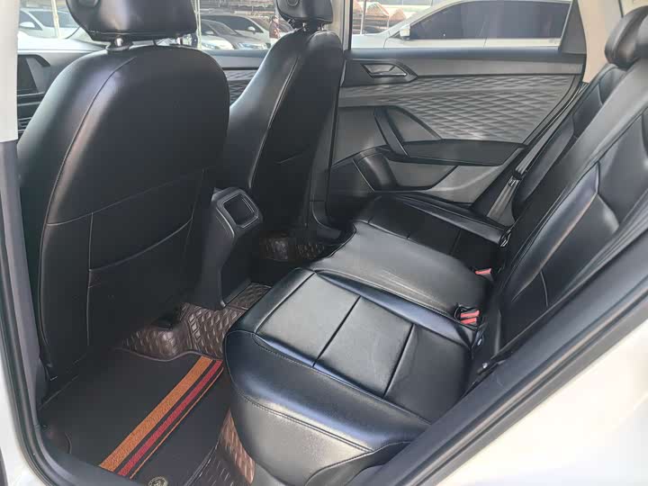 Фото 7 - Volkswagen Tharu