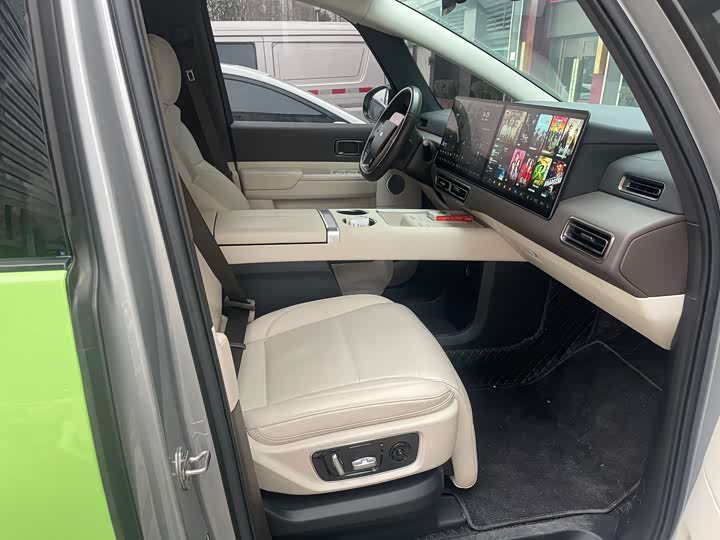 Фото 3 - LiXiang Mega