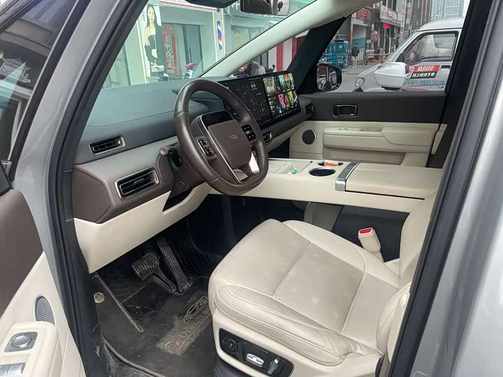 Фото 7 - LiXiang Mega