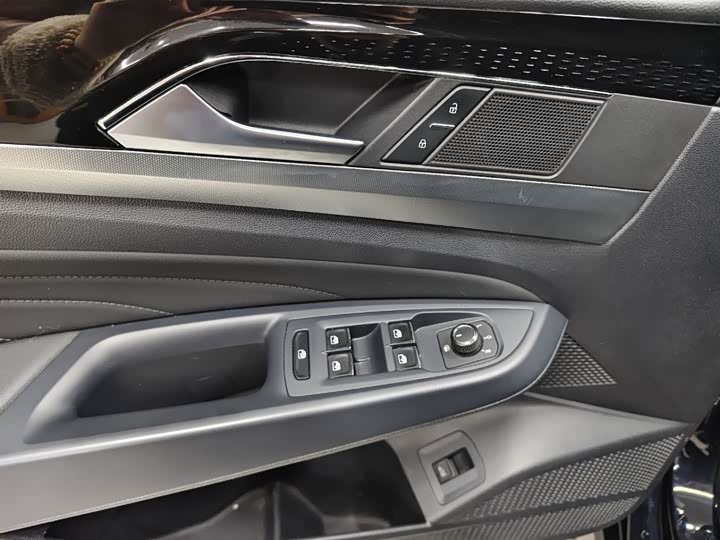 Фото 8 - Volkswagen Passat