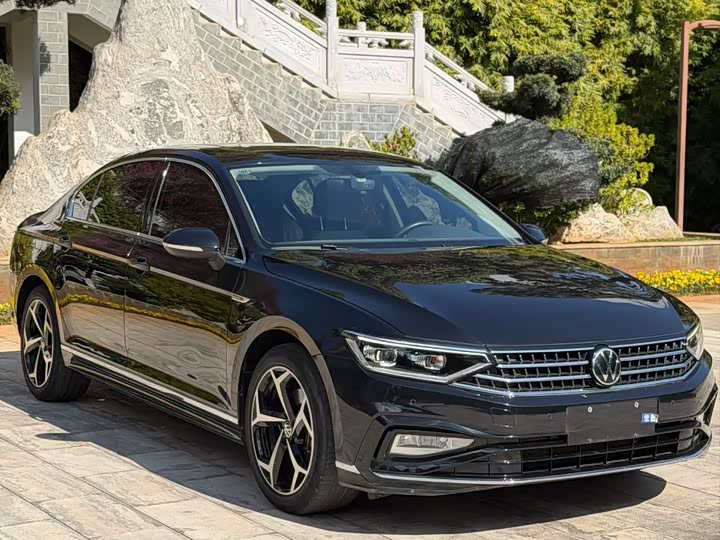 Фото 1 - Volkswagen Magotan