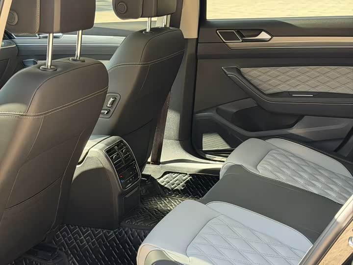 Фото 5 - Volkswagen Magotan