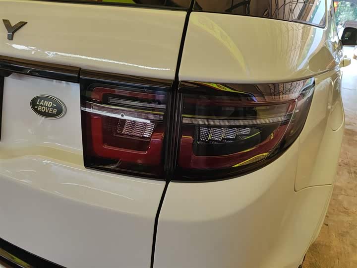 Фото 8 - Land Rover Discovery Sport Hybrid