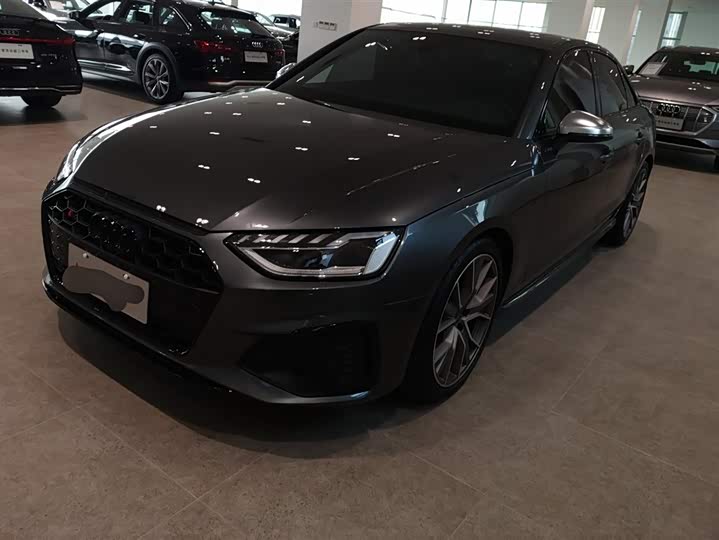 Фото 1 - Audi S4