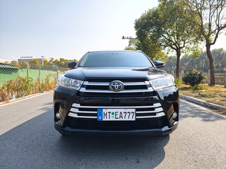 Фото 1 - Toyota Highlander