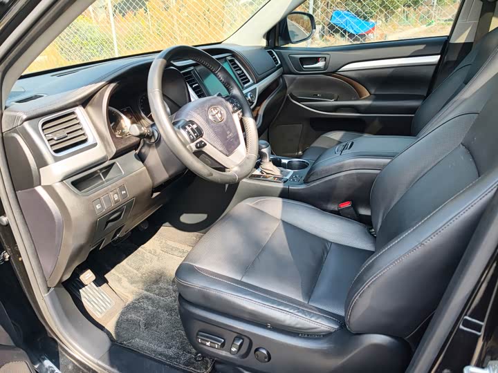 Фото 4 - Toyota Highlander